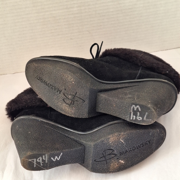 B Makowsky Nellie Black Suede Oxford Wedge Booties 7.5 - Picture 7 of 11